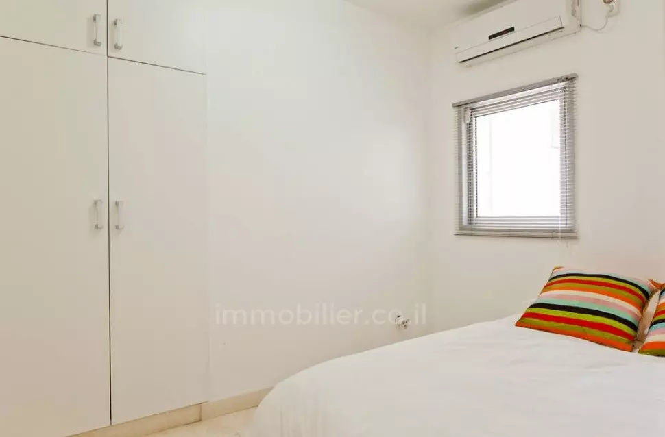 Apartment 3 rooms Tel Aviv North Sea Quarter 291-IBL-733