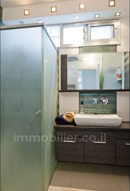 Apartment 3 rooms Tel Aviv North Sea Quarter 291-IBL-733