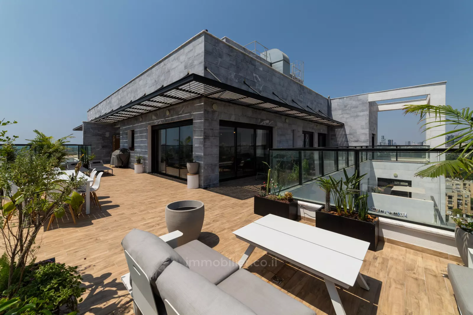 Penthouse 5 Rooms Tel Aviv Neve Ofer 291-IBL-802