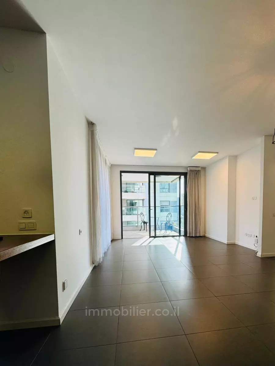  4 Rooms Tel Aviv Sarona 291-IBL-810