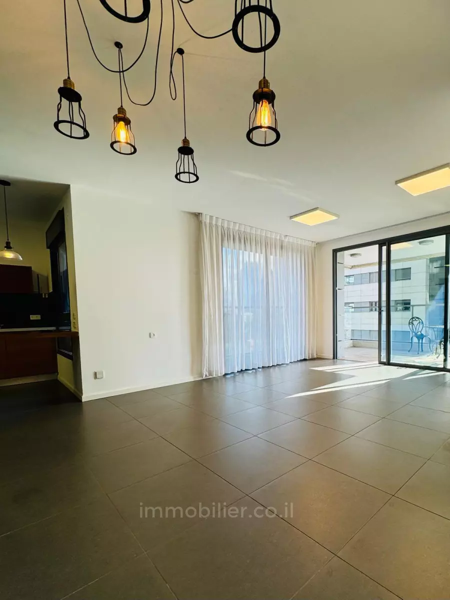  4 Rooms Tel Aviv Sarona 291-IBL-810