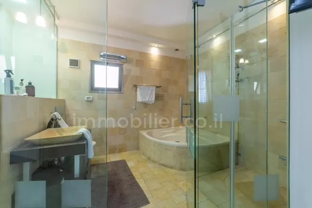 Apartment 6 rooms Ramat Asharon City center 291-IBL-812