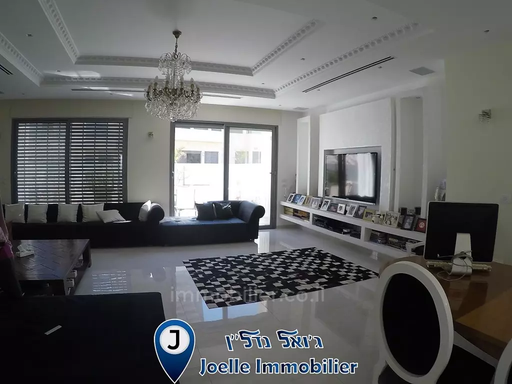 Villa 6 rooms Netanya Nat 600 316-IBL-1042