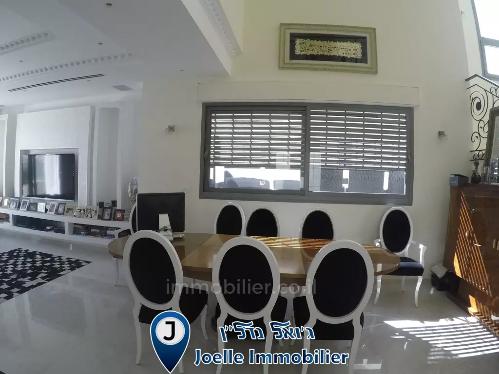 Villa 6 rooms Netanya Nat 600 316-IBL-1042