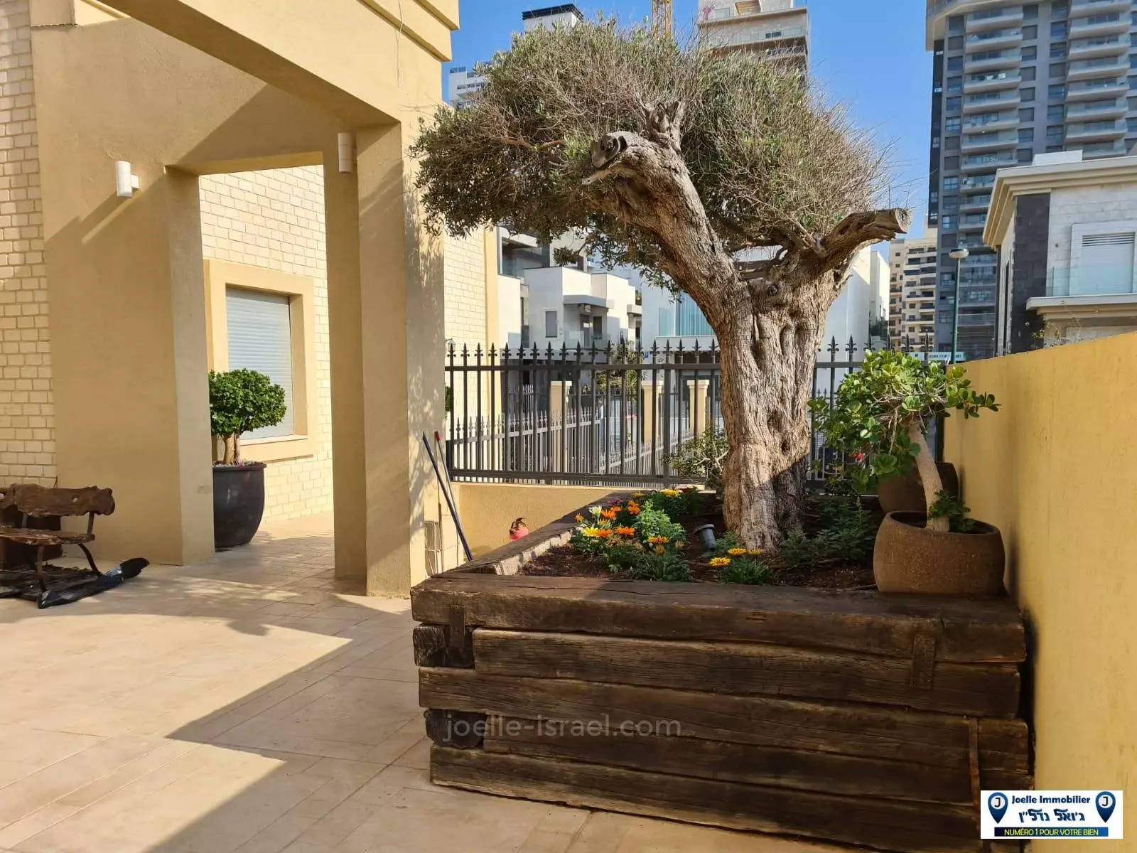 Villa 10 rooms Netanya Nat 600 316-IBL-1404