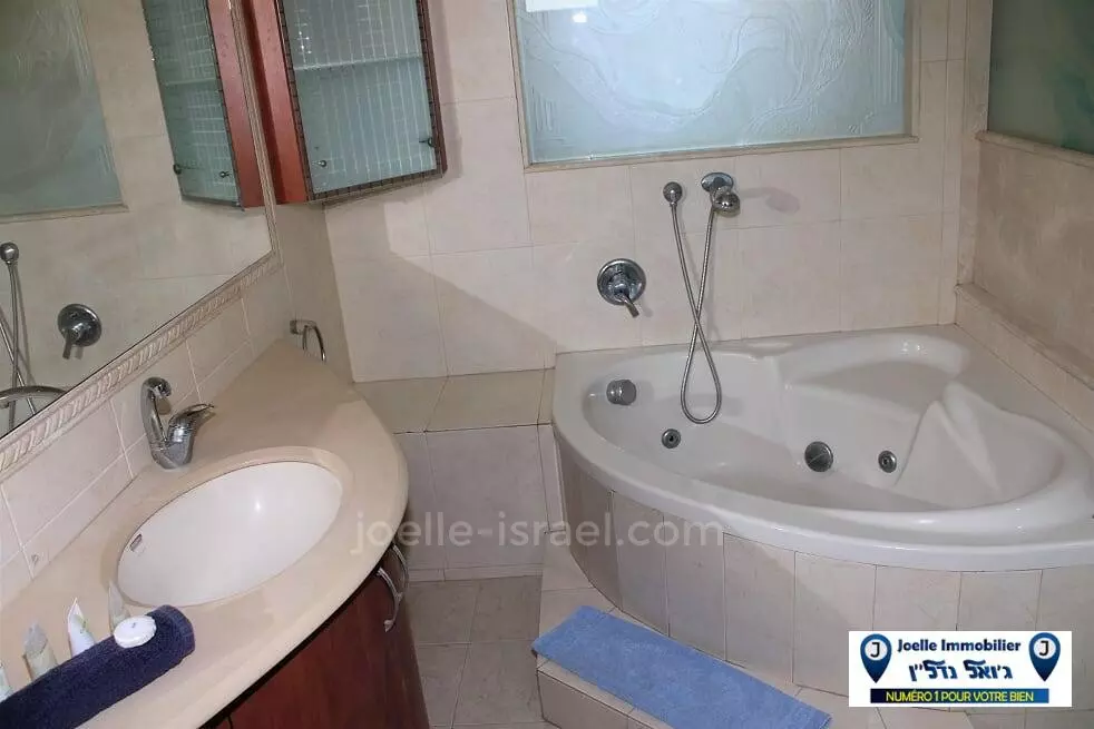 Villa 5 rooms Netanya Nat 600 316-IBL-1415