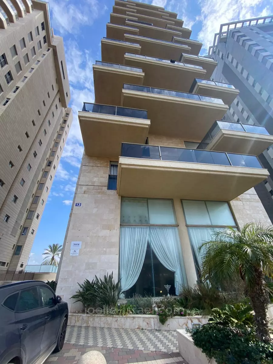 Apartment 5 rooms Netanya Nat 600 316-IBL-1514