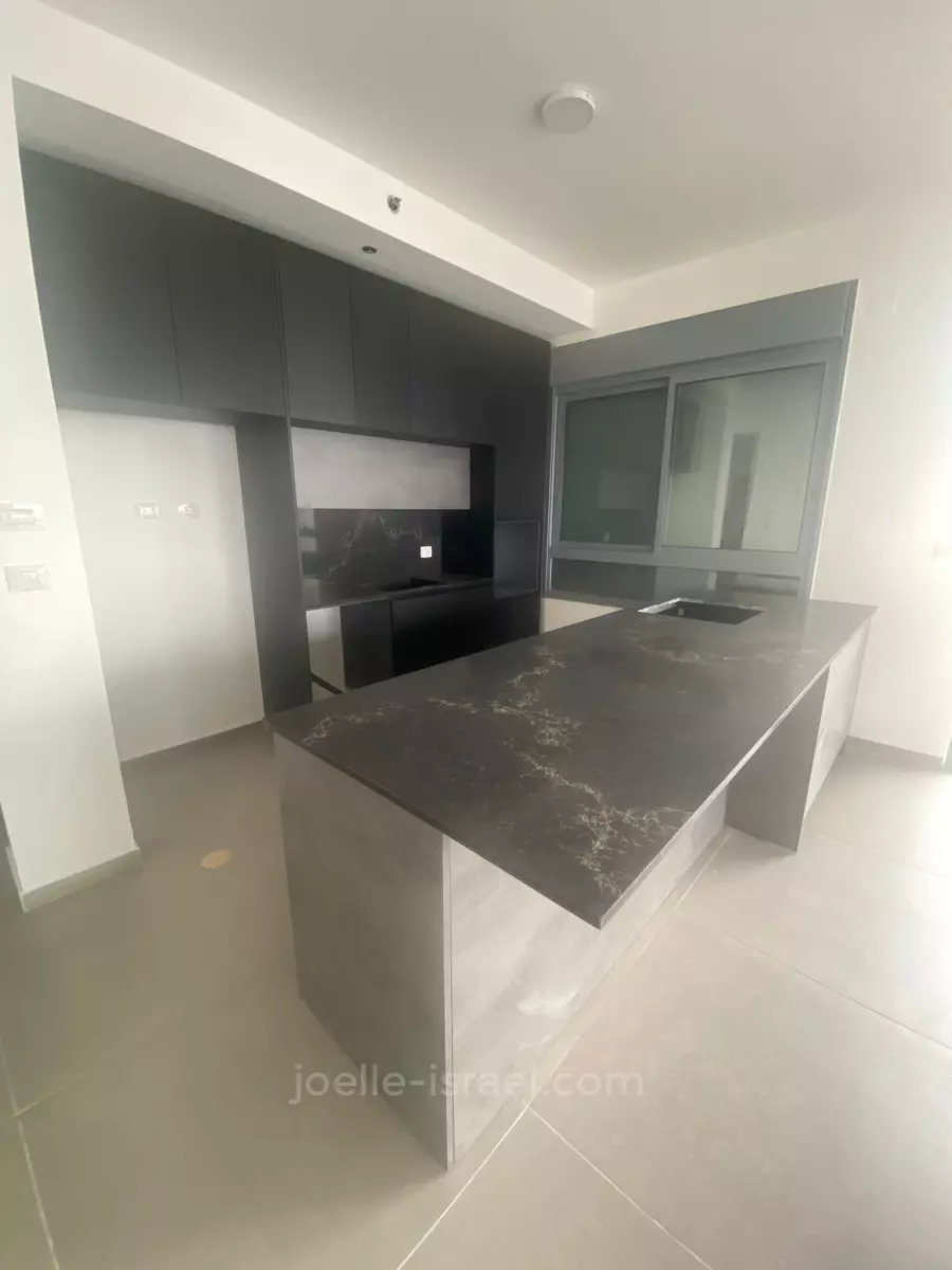 Apartment 5 rooms Netanya Nat 600 316-IBL-1564