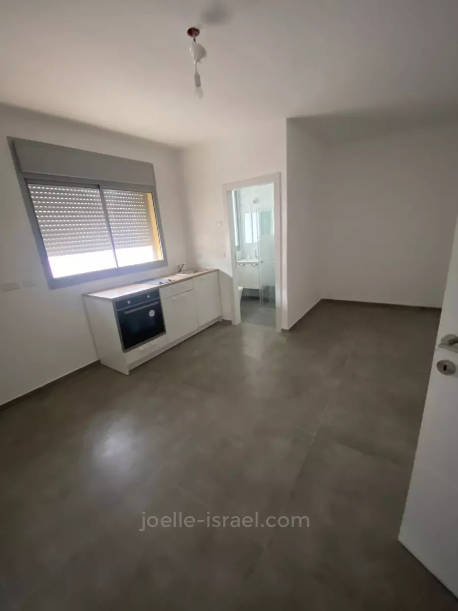 Apartment 5 rooms Netanya Kikar 316-IBL-1575