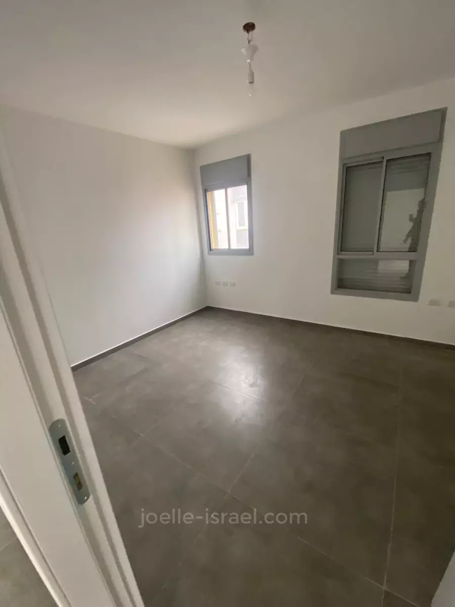 Apartment 5 rooms Netanya Kikar 316-IBL-1575