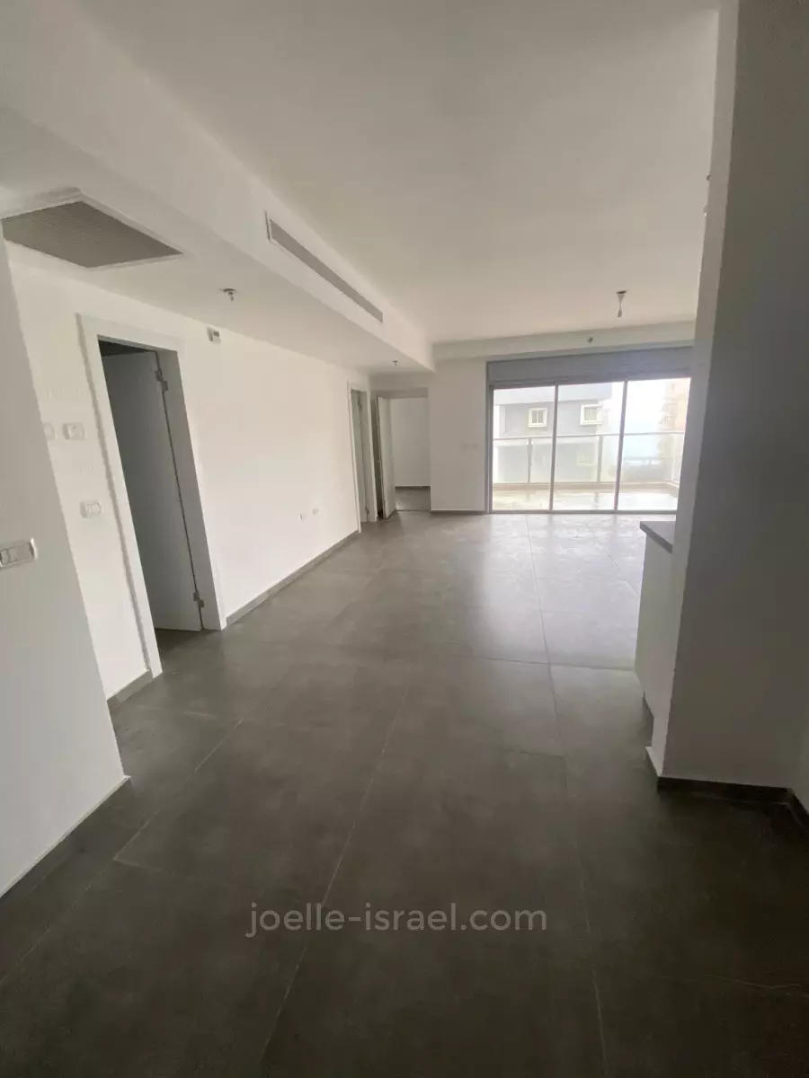 Apartment 5 rooms Netanya Kikar 316-IBL-1575