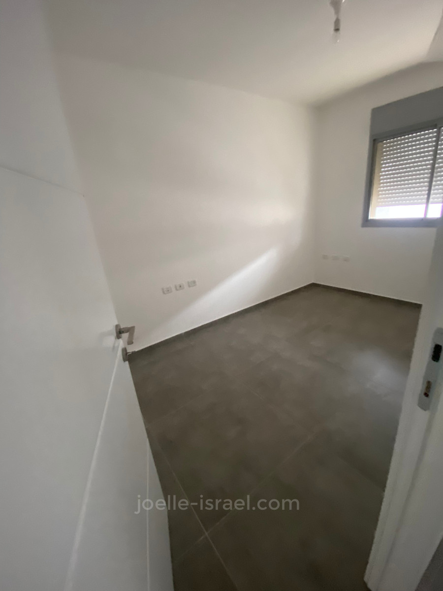 Apartment 5 Rooms Netanya Kikar 316-IBL-1575