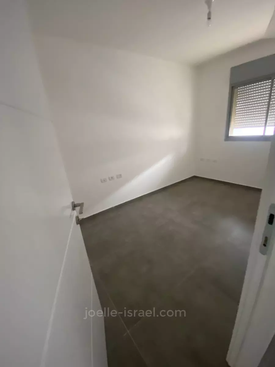 Apartment 5 rooms Netanya Kikar 316-IBL-1575