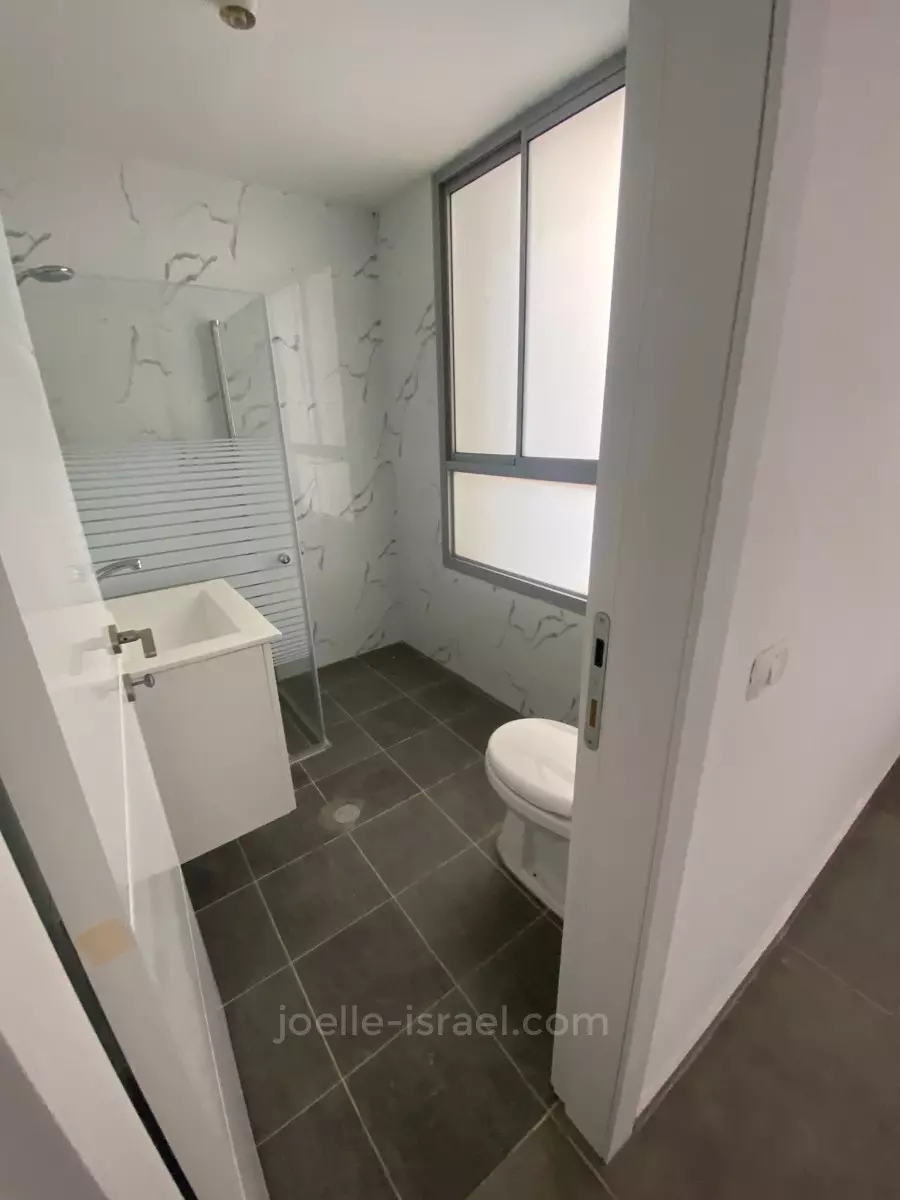 Apartment 5 rooms Netanya Kikar 316-IBL-1575