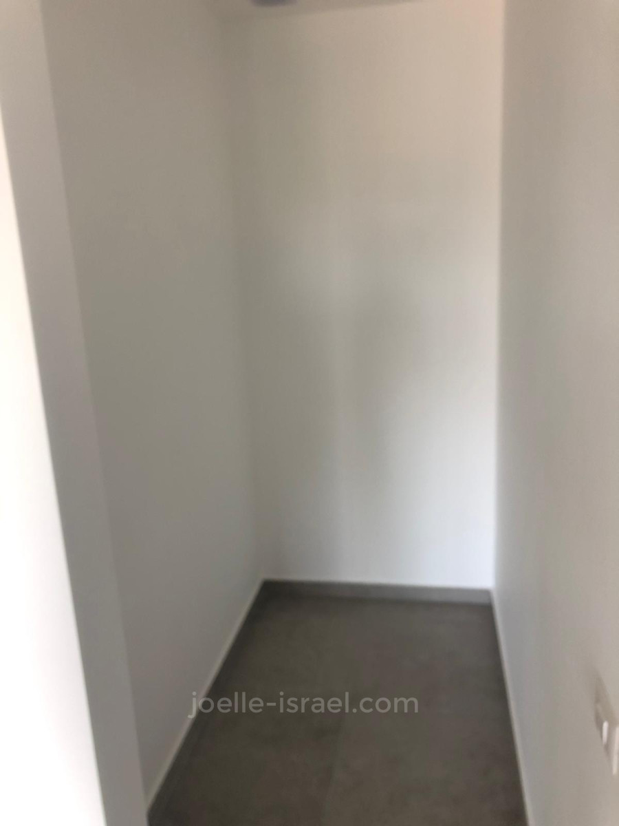 Apartment 4.5 Rooms Netanya City center 316-IBL-1576