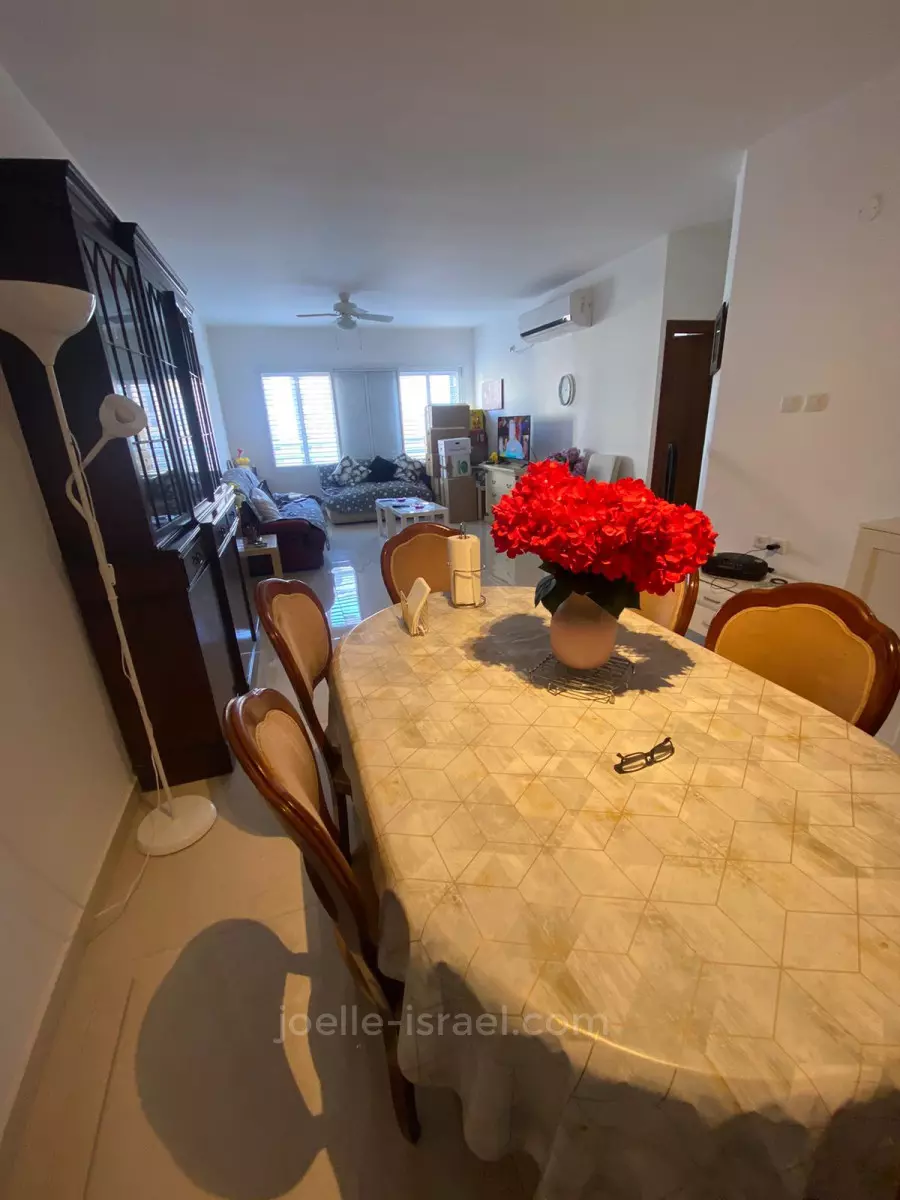 Apartment 4 rooms Netanya Kikar 316-IBL-1580