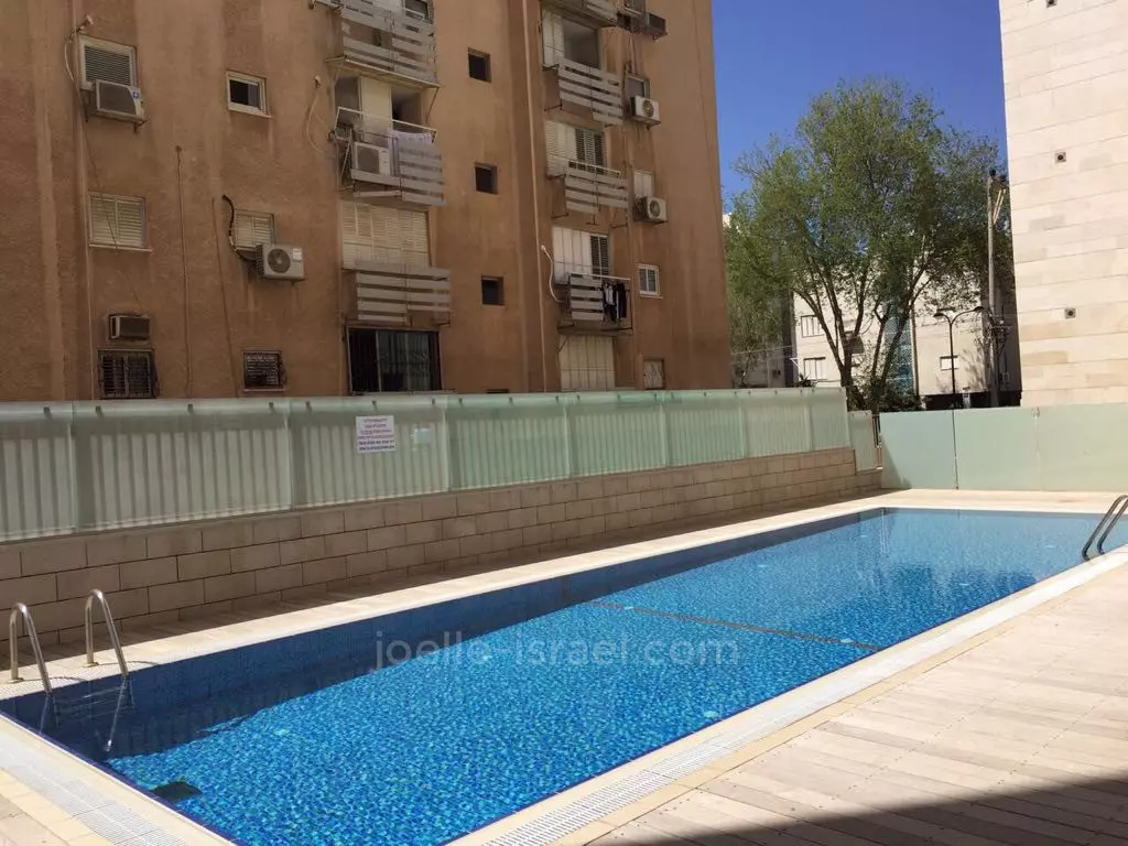 Apartment 4 rooms Netanya Kikar 316-IBL-1586