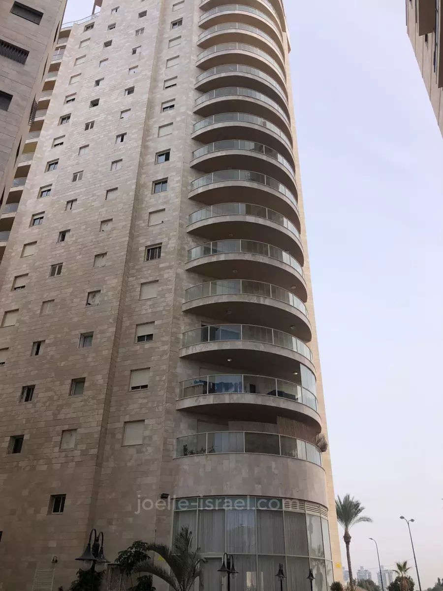 Apartment 5 rooms Netanya Nat 600 316-IBL-1588