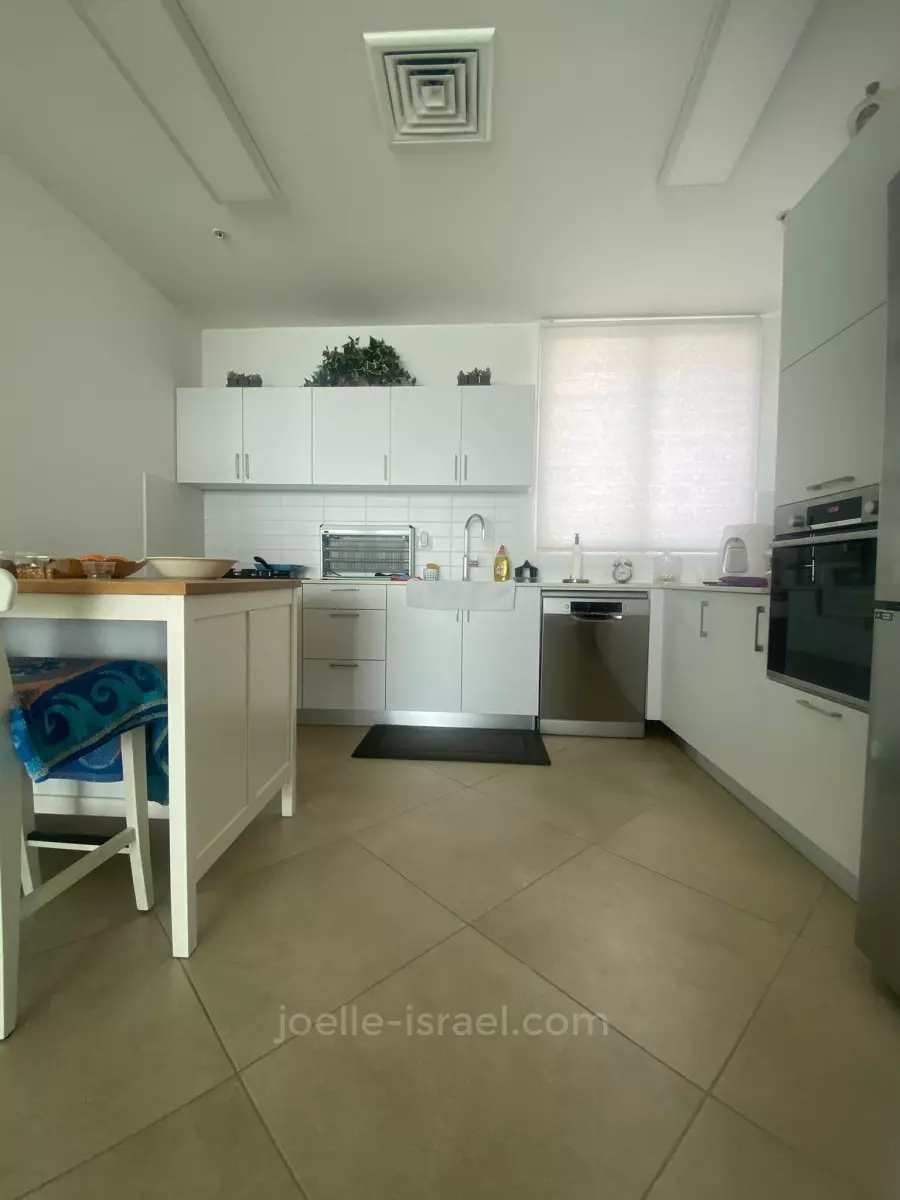 Apartment 4 rooms Netanya Nat 600 316-IBL-1601