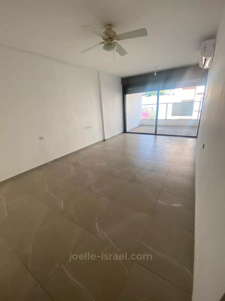 Apartment 4.5 rooms Netanya City center 316-IBL-1609