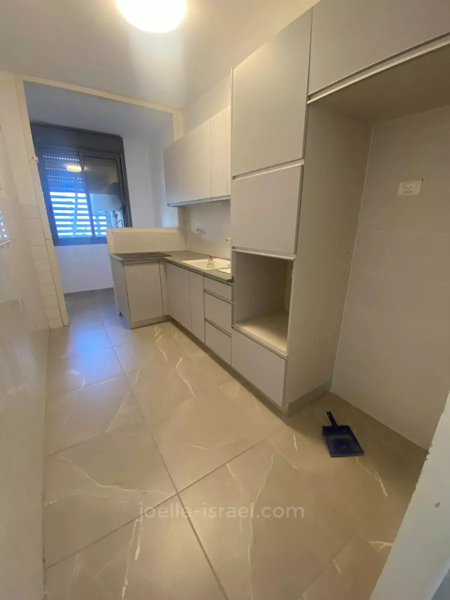 Apartment 4.5 rooms Netanya City center 316-IBL-1609