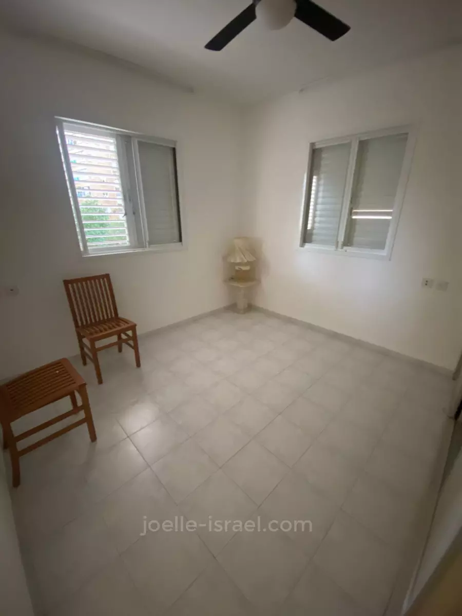 Apartment 4.5 rooms Netanya Kikar 316-IBL-1643