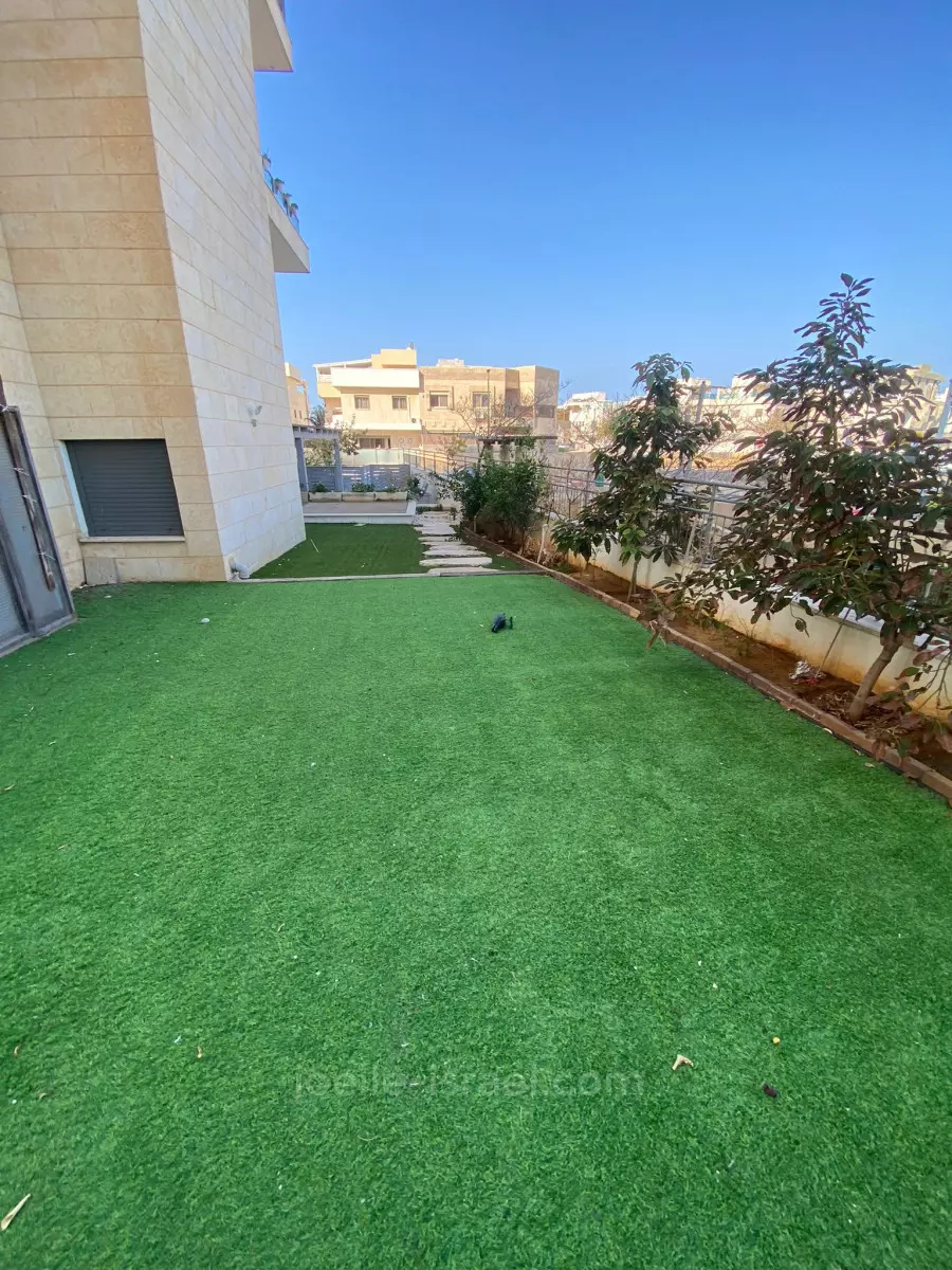 Ground floor 4 rooms Netanya Nat 600 316-IBL-1650