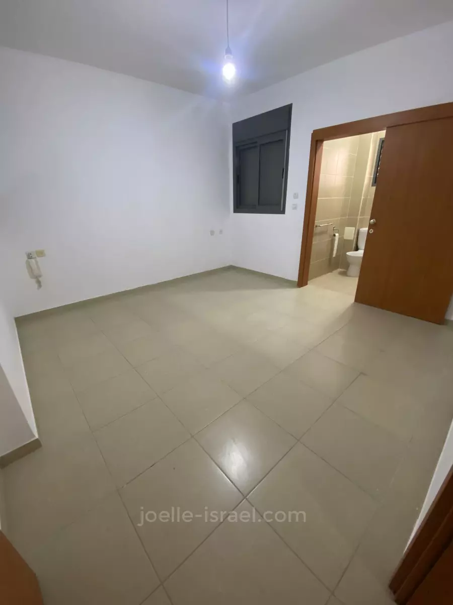 Ground floor 4 rooms Netanya Nat 600 316-IBL-1650