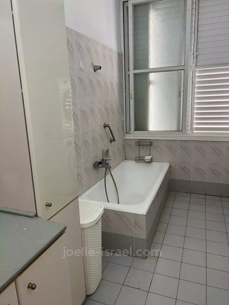 Apartment 4 rooms Netanya Kikar 316-IBL-1662