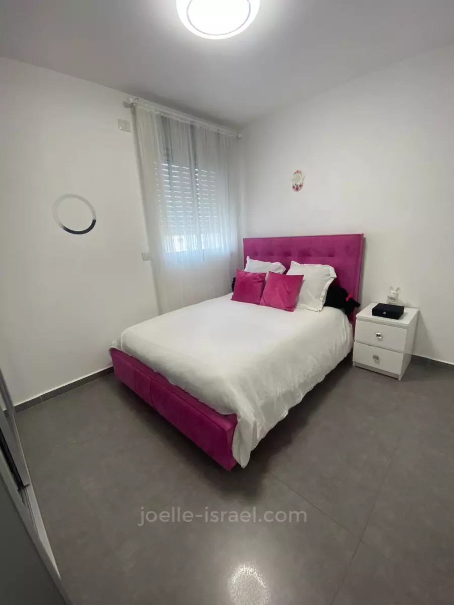 Apartment 5 rooms Netanya Kikar 316-IBL-1678