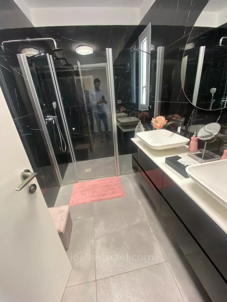 Apartment 5 rooms Netanya Kikar 316-IBL-1678