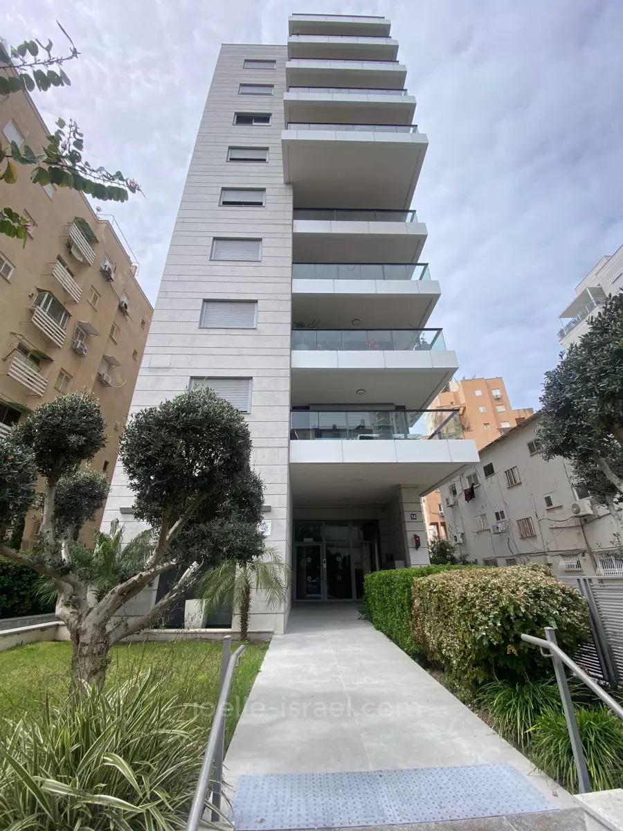 Apartment 5 rooms Netanya Kikar 316-IBL-1678