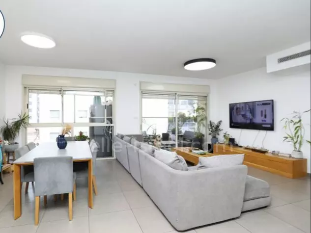 Apartment 5 rooms Netanya City center 316-IBL-1684