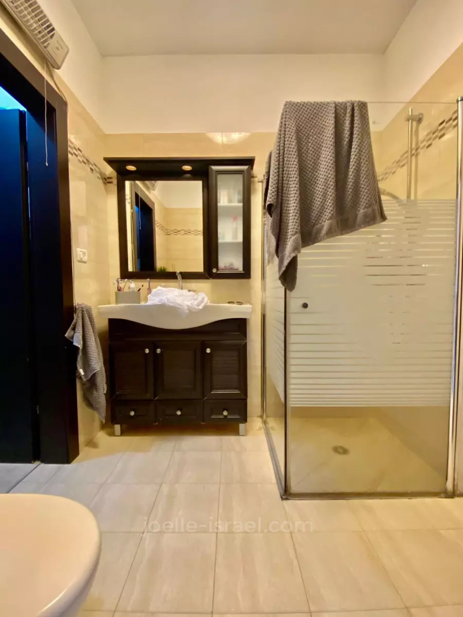 Cottage 8 Rooms Netanya Netanya 316-IBL-1701