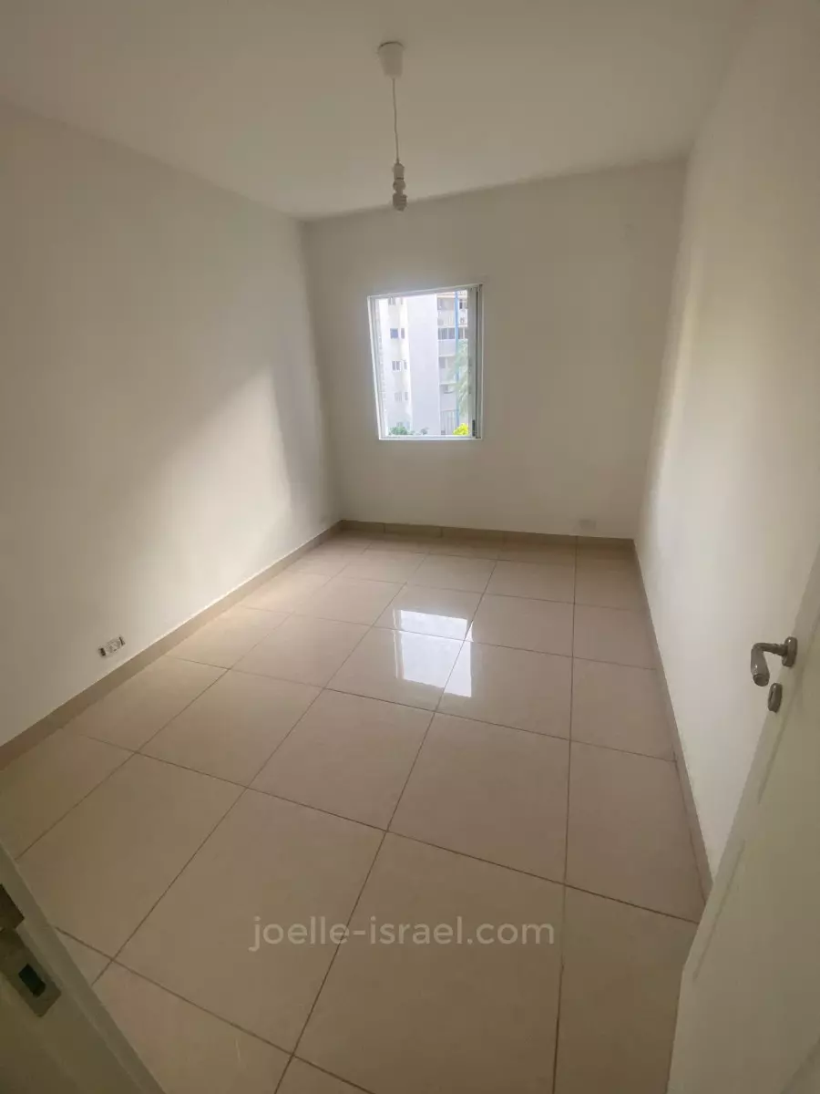 Apartment 3 Rooms Netanya City center 316-IBL-1705