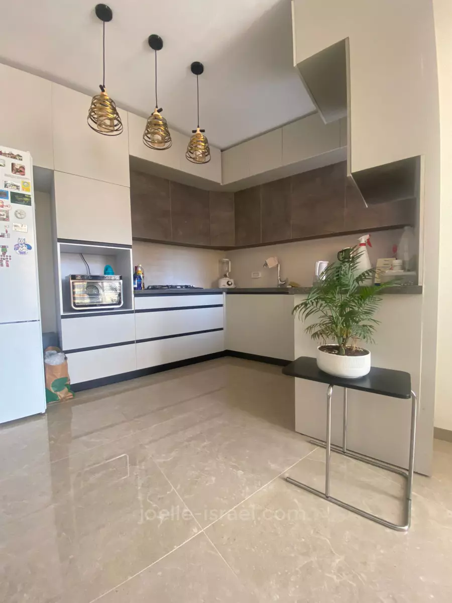 Apartment 4 Rooms Netanya Kikar 316-IBL-1729