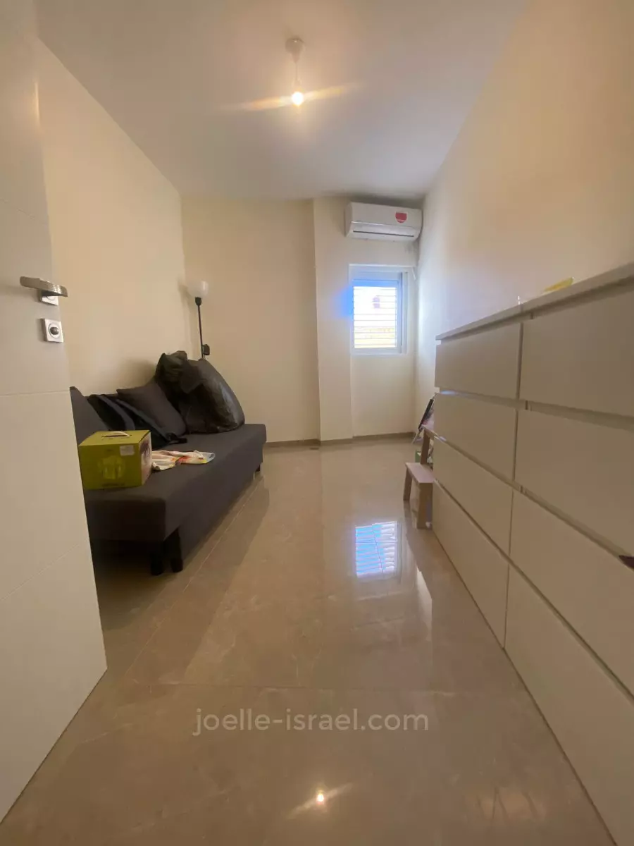 Apartment 4 Rooms Netanya Kikar 316-IBL-1729