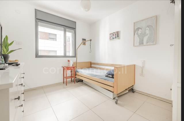 Apartment 4 Rooms Tel Aviv Sarona 342-IBL-6270