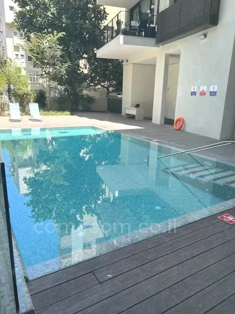 Mini-Penthouse 4 Rooms Tel Aviv Kerem Hatemanim 342-IBL-6526