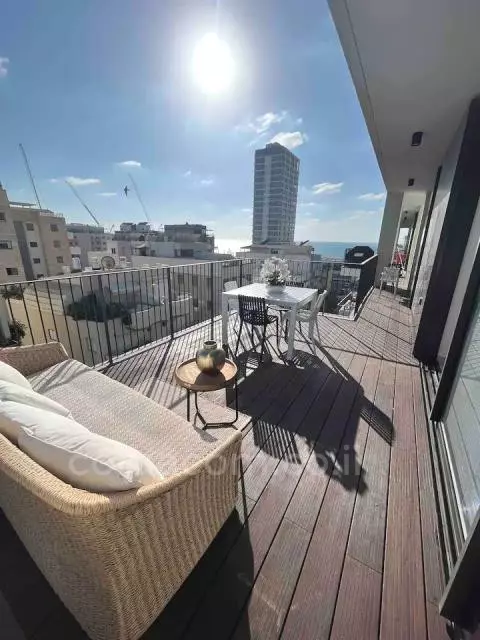 Mini-Penthouse 4 Rooms Tel Aviv Kerem Hatemanim 342-IBL-6526