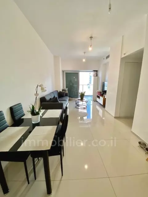 Apartment 3 Rooms Tel Aviv Montifiory 342-IBL-6695