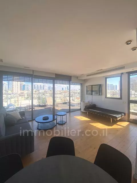 Duplex-Penthouse 3 Rooms Tel Aviv Ben-Yehuda 342-IBL-6704