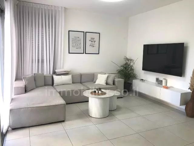 Apartment 4 Rooms Tel Aviv Ezra 342-IBL-6705