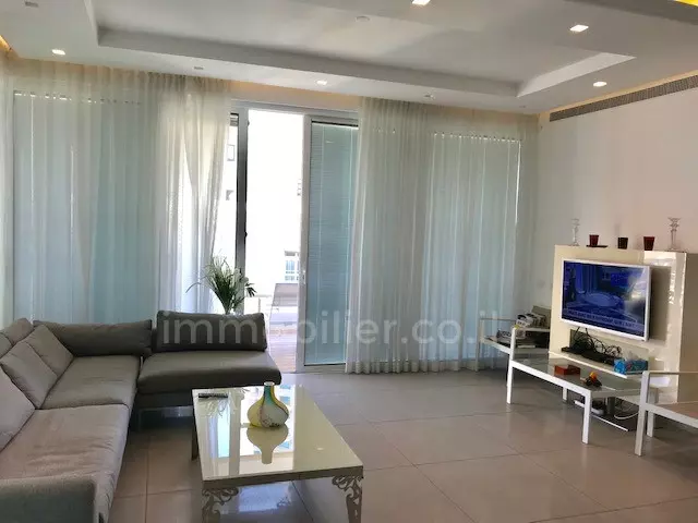 Apartment 4 Rooms Tel Aviv City center 342-IBL-6716