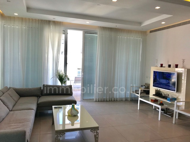 For rent Apartment Tel Aviv