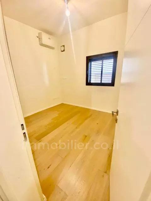 Apartment 3 rooms Tel Aviv City center 342-IBL-6725