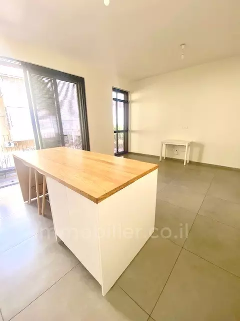 Apartment 3 rooms Tel Aviv City center 342-IBL-6725