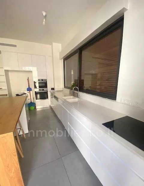 Apartment 3 rooms Tel Aviv City center 342-IBL-6725