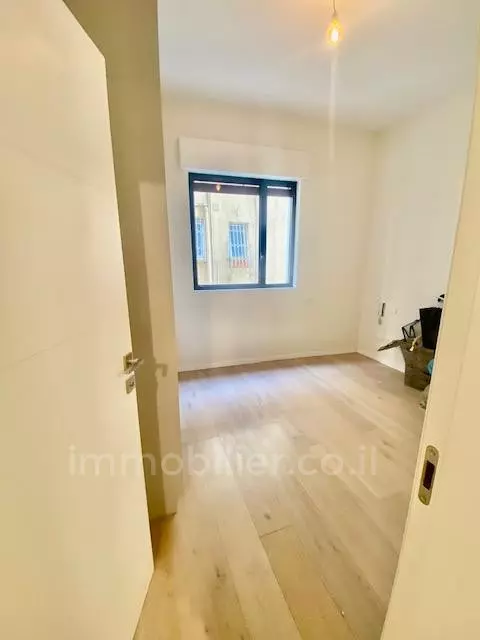 Apartment 3 rooms Tel Aviv City center 342-IBL-6725