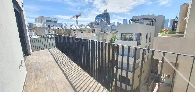 Duplex-Penthouse 5 rooms Tel Aviv City center 342-IBL-6728